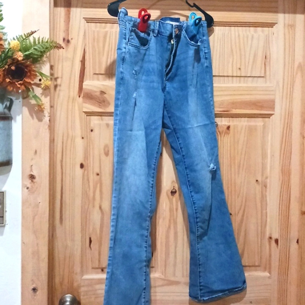 Women's SO low rise boot cut jeans size 17/33W